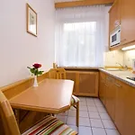 Park Laim Serviced Lägenhetshotell 4*